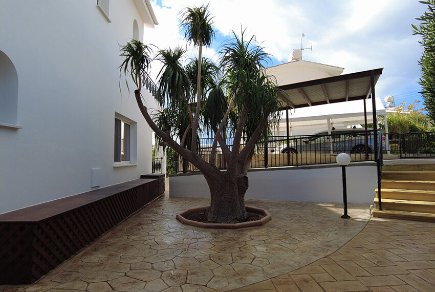 Spacious villa with private pool and basement Peyia