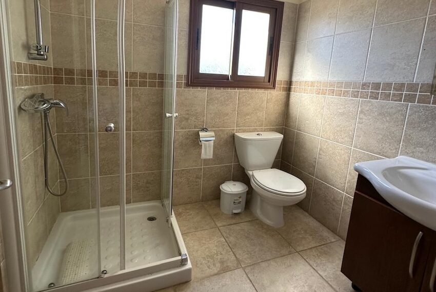 4 bed house for rent Sea caves Paphos_12