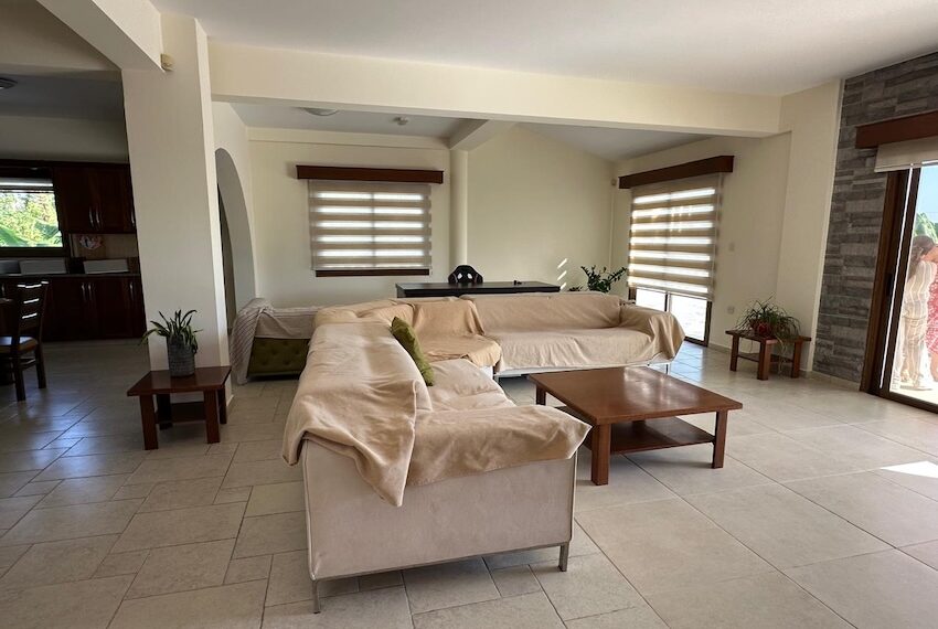 4 bed house for rent Sea caves Paphos_15