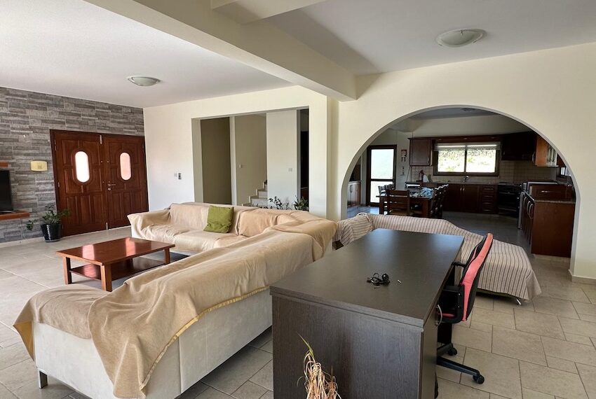 4 bed house for rent Sea caves Paphos_18