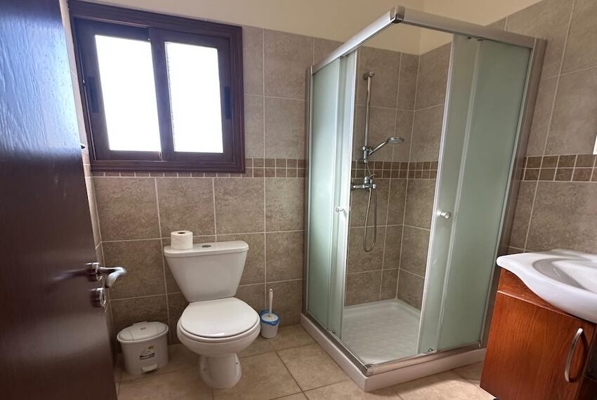 4 bed house for rent Sea caves Paphos_23