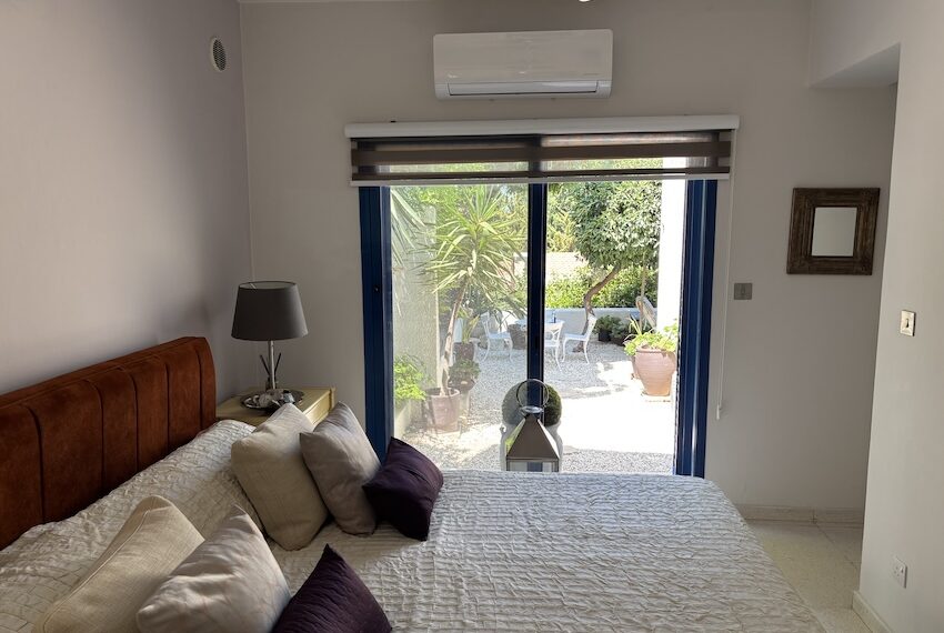 For sale 2 bed garden apartment Paphos_3