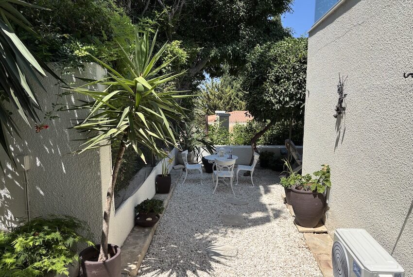 For sale 2 bed garden apartment Paphos_5