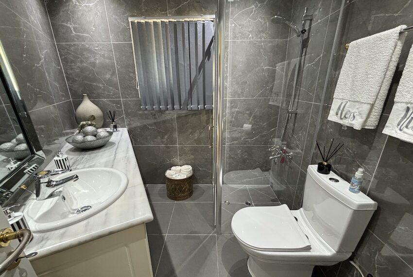 For sale 2 bed garden apartment Paphos_6