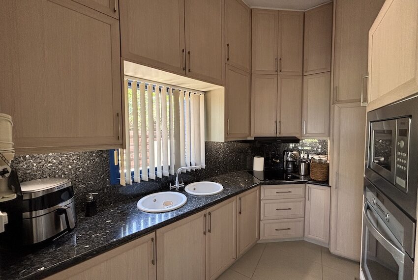 For sale 2 bed garden apartment Paphos_9