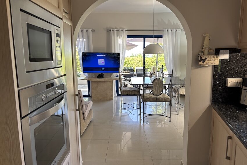 For sale 2 bed garden apartment Paphos_11