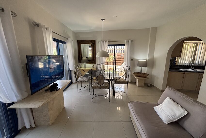 For sale 2 bed garden apartment Paphos_13