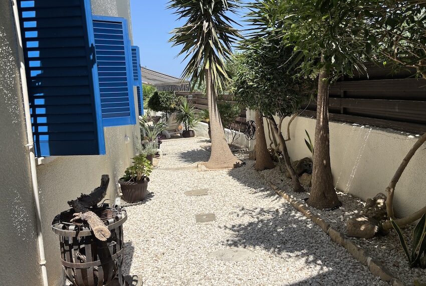 For sale 2 bed garden apartment Paphos_16