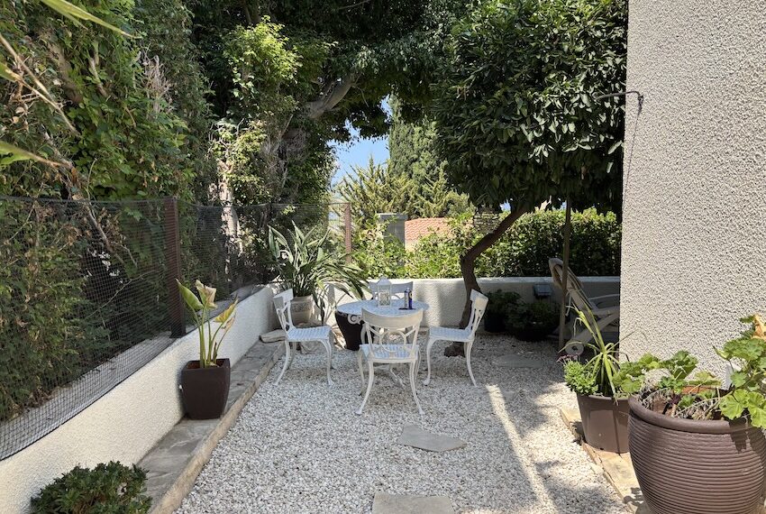 For sale 2 bed garden apartment Paphos_23