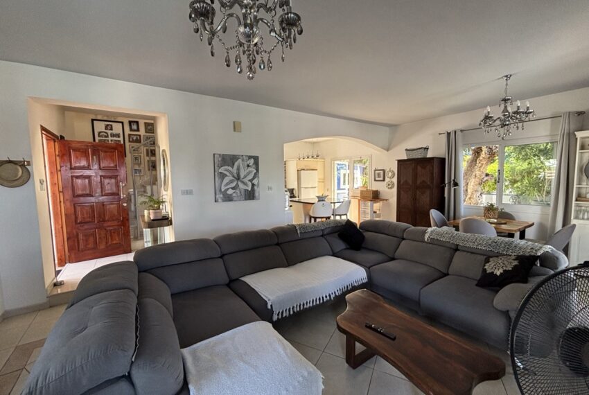 for sale 3 bed hpuse with pool paphos_54
