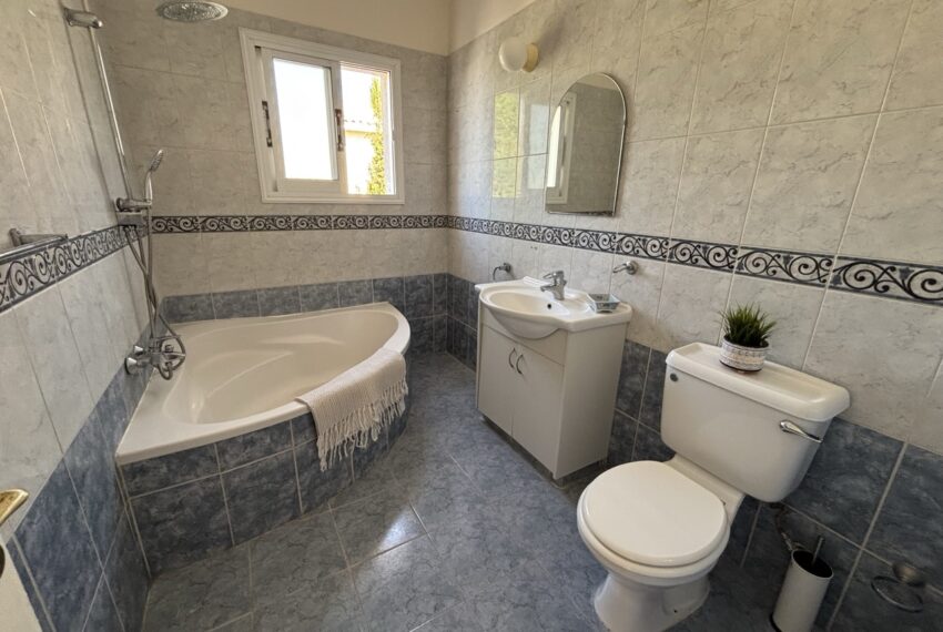 for sale 3 bed hpuse with pool paphos_59