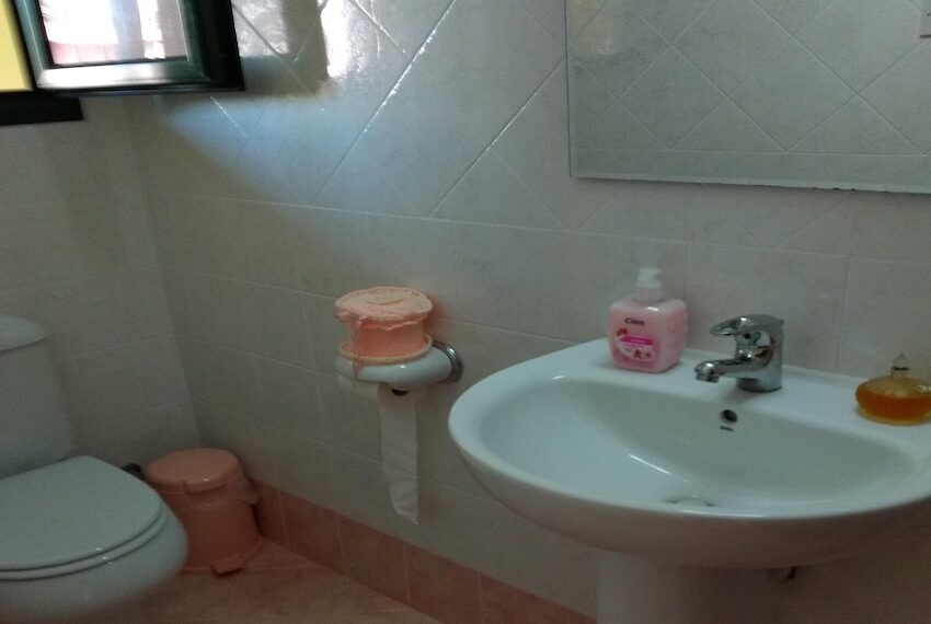 3 bed house for rent in Stroumpi_8