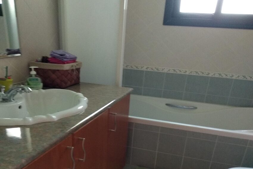 3 bed house for rent in Stroumpi_11