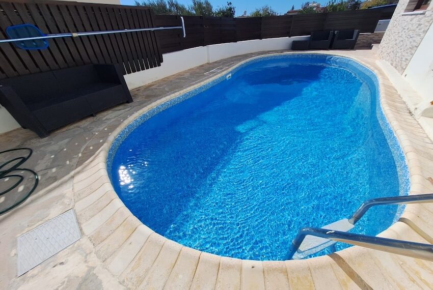 For rent 5 bed villa with pool Tremithousa_12