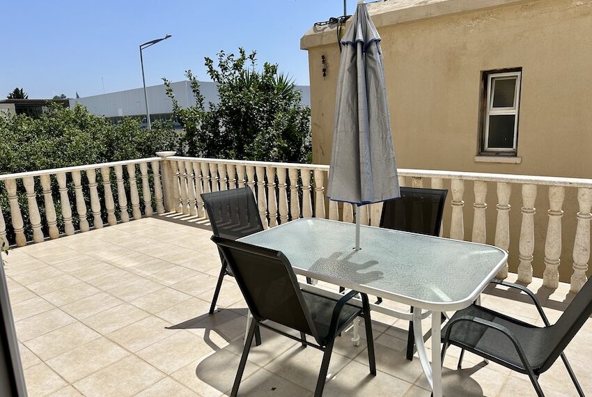 Kings beach 2 bed apartment for rent Paphos_3