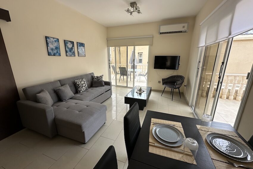 Kings beach 2 bed apartment for rent Paphos_7