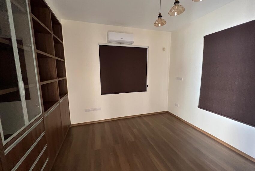 Villa for sale on large plot Paphos_15