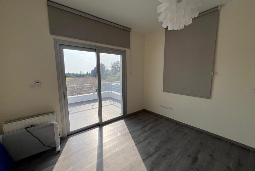 Villa for sale on large plot Paphos_16