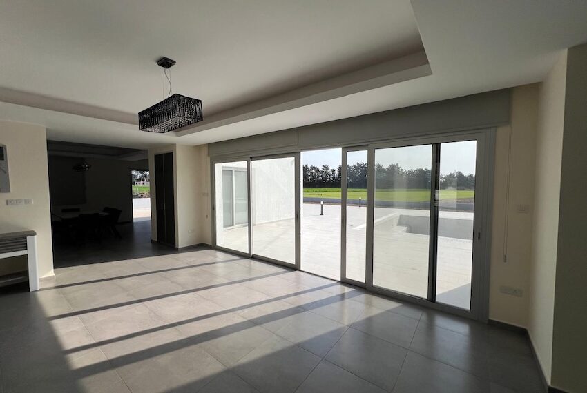 Villa for sale on large plot Paphos_17