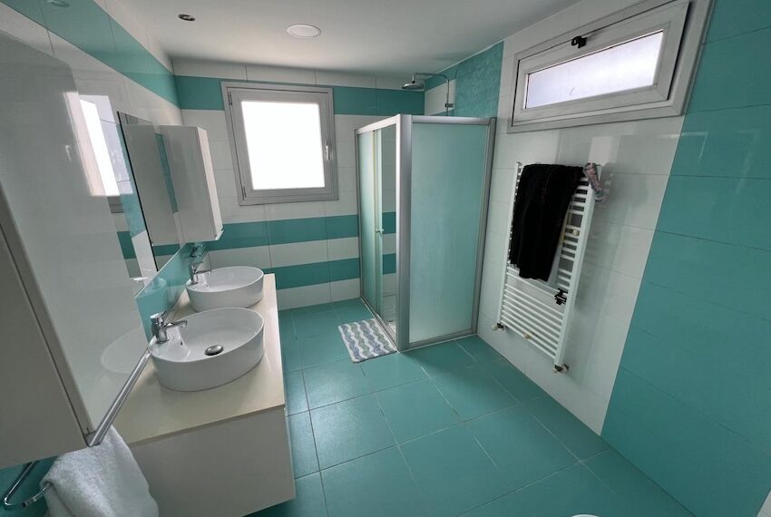 Villa for sale on large plot Paphos_24