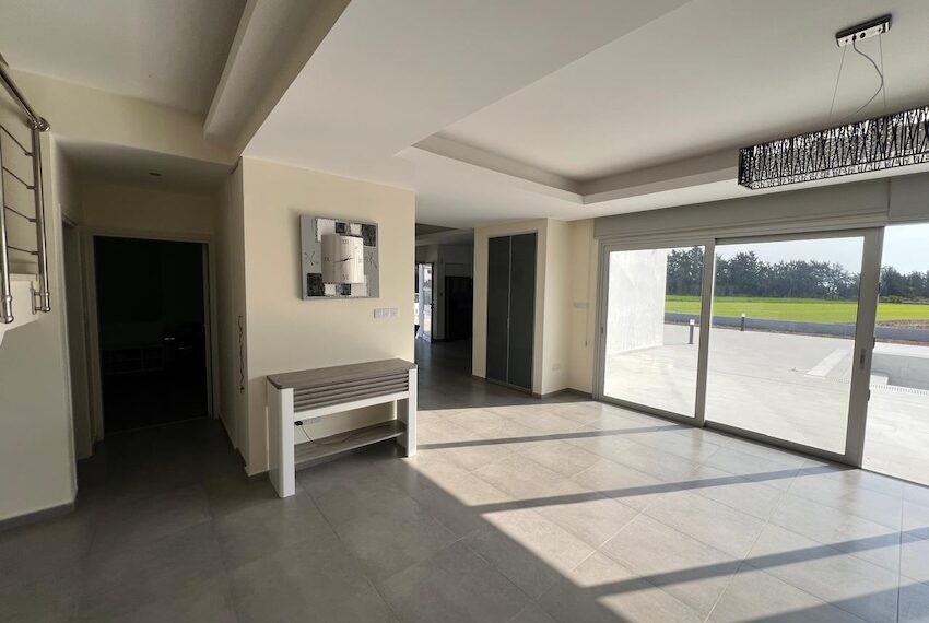 Villa for sale on large plot Paphos_27