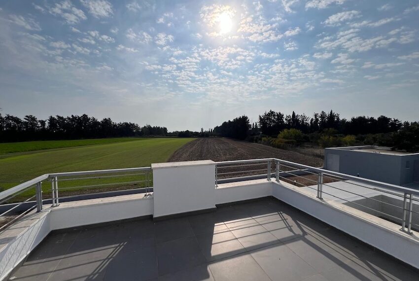 Villa for sale on large plot Paphos_28