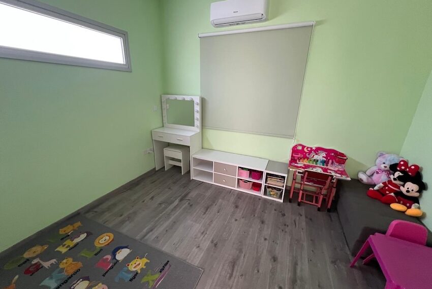 Villa for sale on large plot Paphos_32